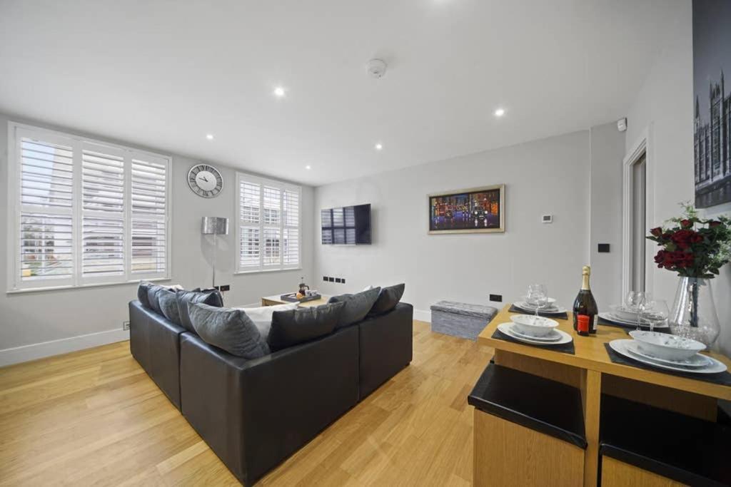 Ferienwohnung Flat 3 Bridge House Staines-upon-Thames Exterior foto